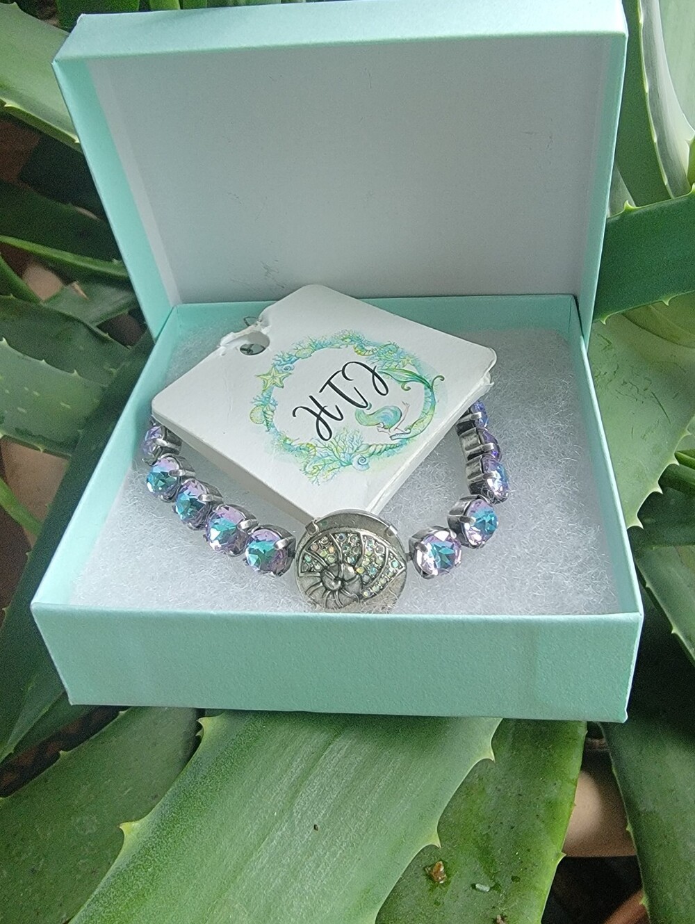 Handceafted Aurora Crystal Bracelet with Silver Shell Charm - Blue/Purple